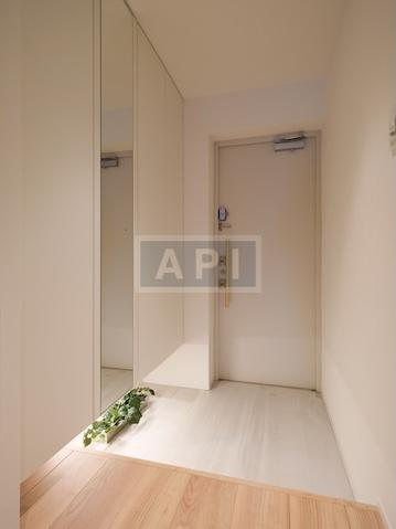  |  Interior photo 15