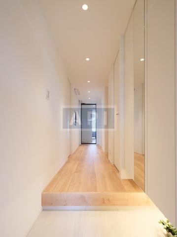  |  Interior photo 13