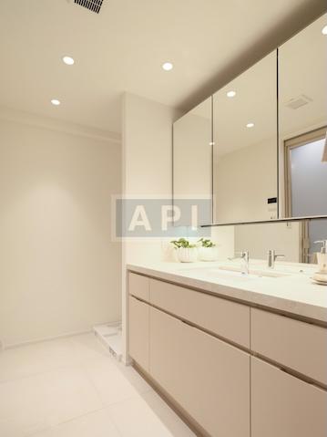  |  Interior photo 06