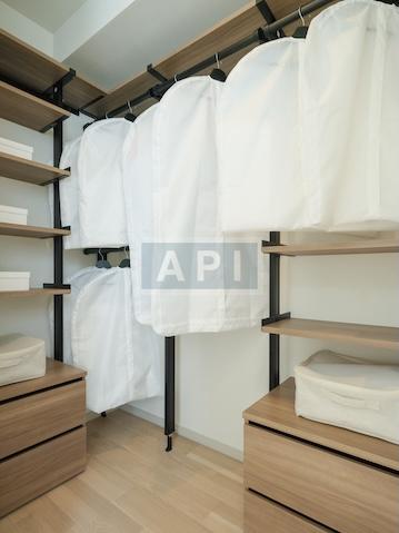  |  Interior photo 18