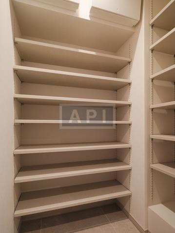  |  Interior photo 16