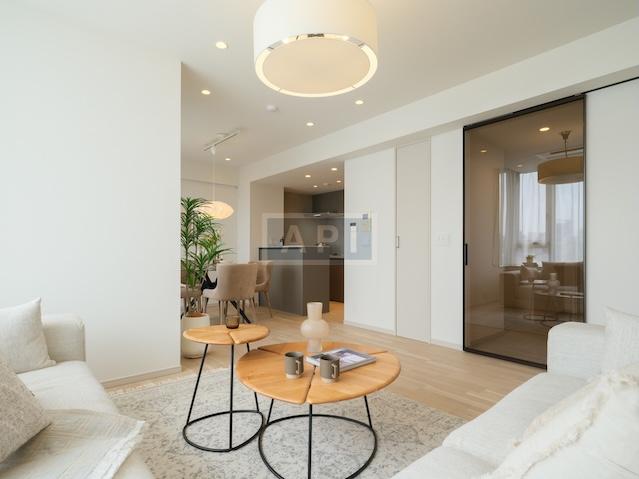  |  Interior photo 04