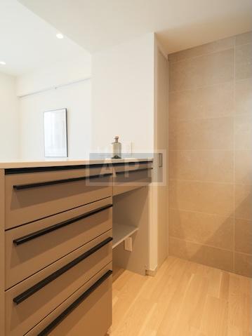  |  Interior photo 11