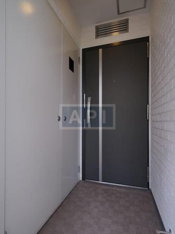  |  Interior photo 17