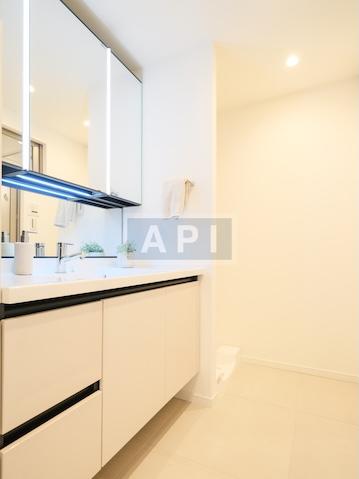  |  Interior photo 08