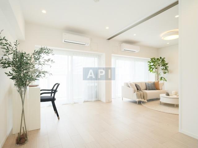  |  Interior photo 05