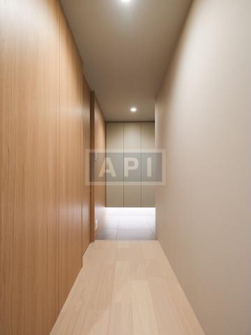  |  Interior photo 15