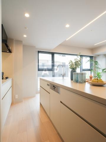  |  Interior photo 07