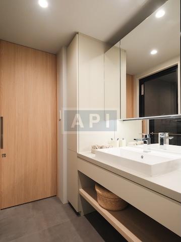  |  Interior photo 08