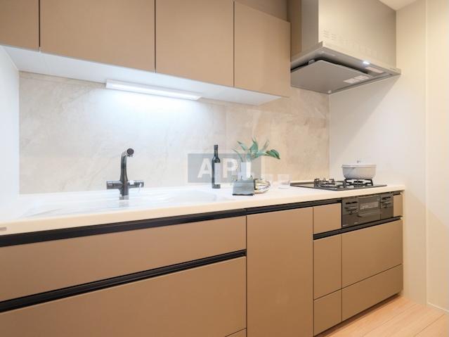  |  Interior photo 04