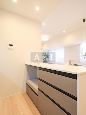  |  Interior photo 05