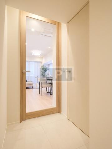  |  Interior photo 09