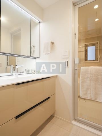  |  Interior photo 06