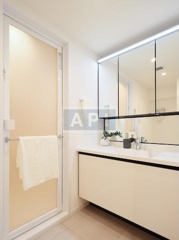  |  Interior photo 06