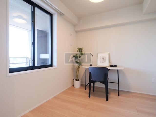  |  Interior photo 12