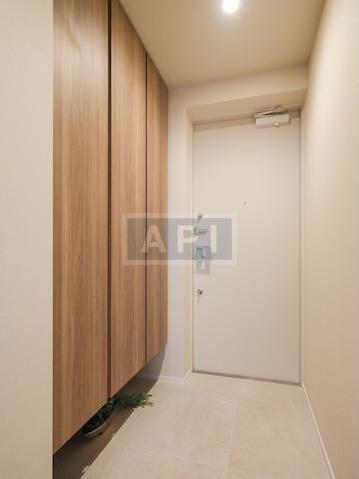  |  Interior photo 13