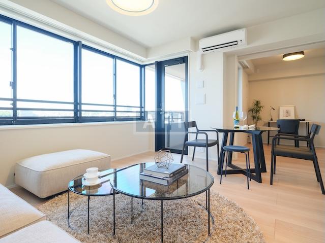  |  Interior photo 02