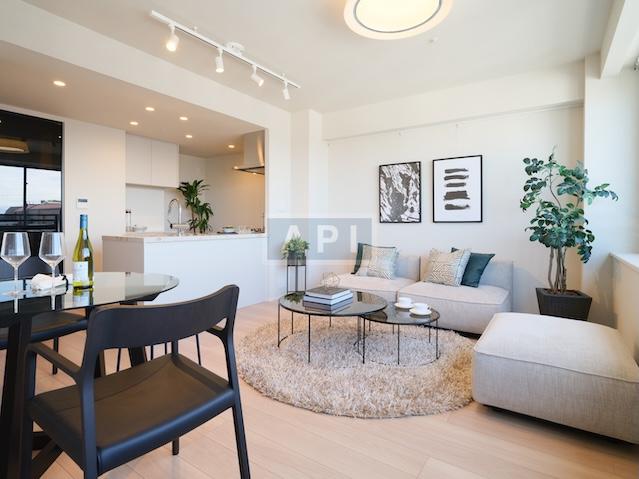  |  Interior photo 04