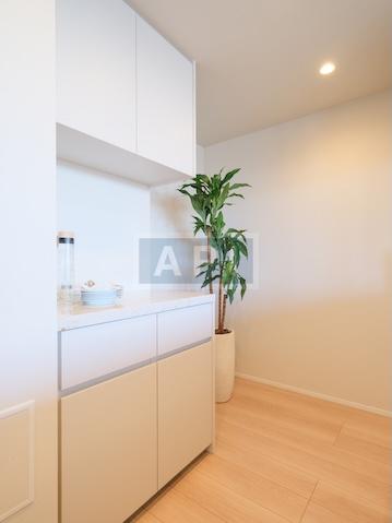 |  Interior photo 06