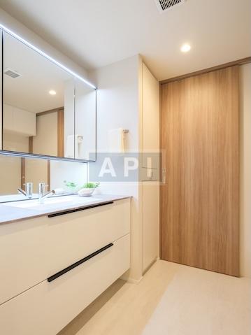  |  Interior photo 07