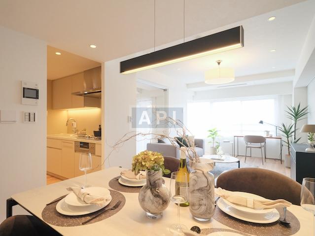 |  Interior photo 02