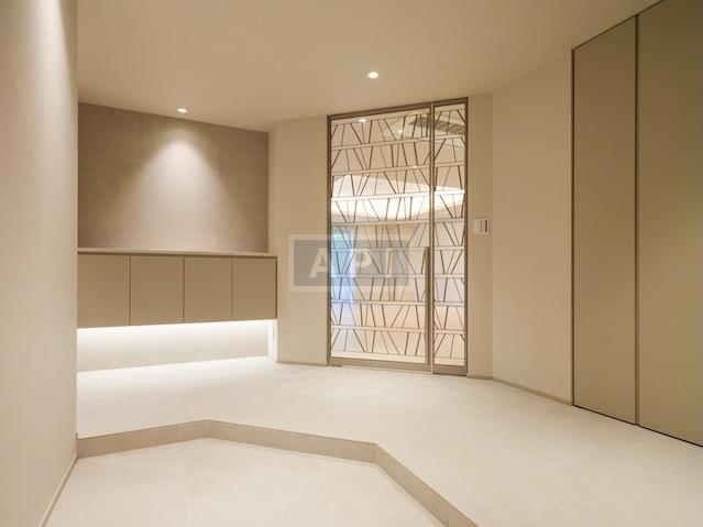  |  Interior photo 14