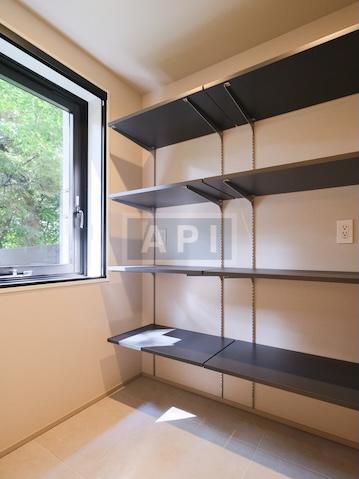  |  Interior photo 11