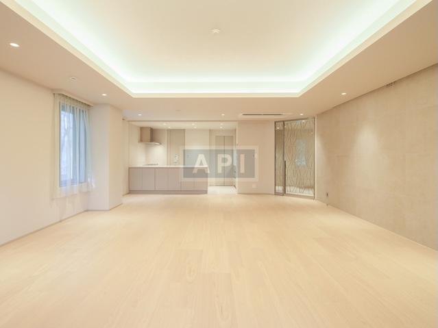  |  Interior photo 02