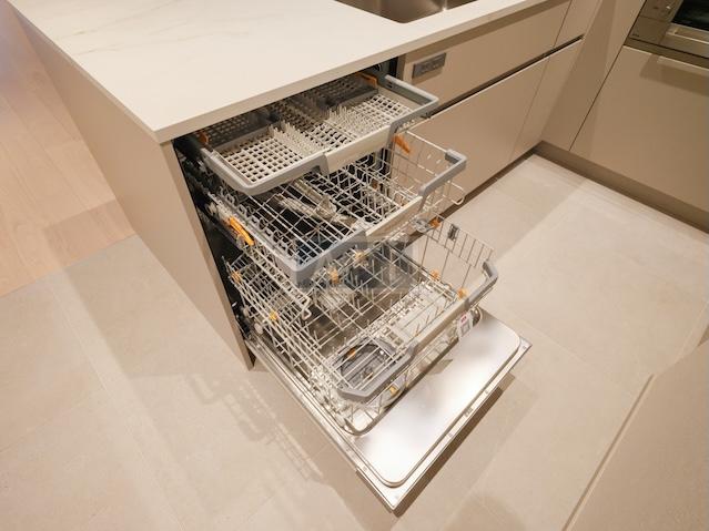  |  Interior photo 04