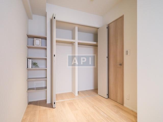  |  Interior photo 14