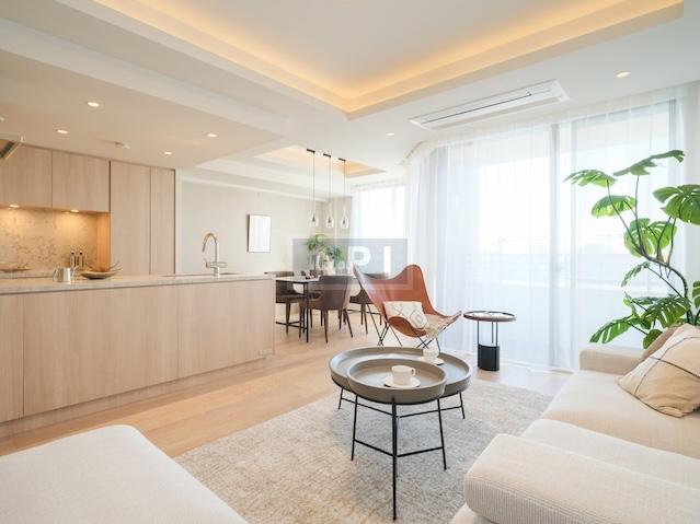  |  Interior photo 03