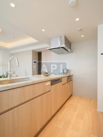  |  Interior photo 05