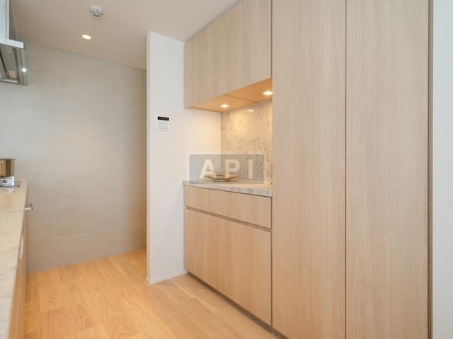  |  Interior photo 06