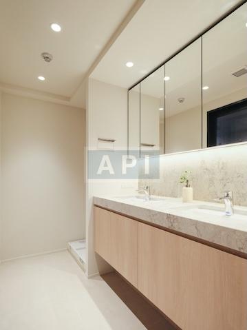  |  Interior photo 07
