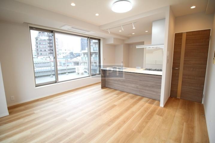  |  Interior photo 03