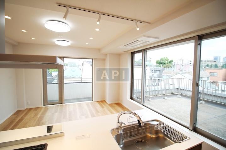  |  Interior photo 02