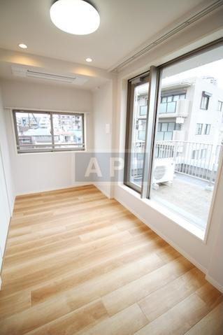  |  Interior photo 09