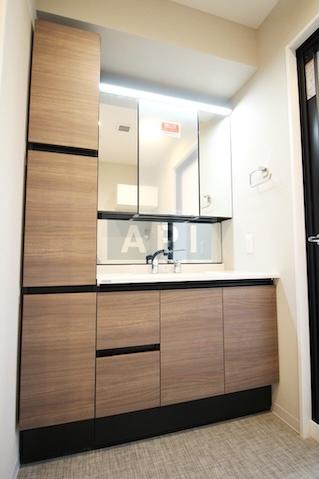  |  Interior photo 05