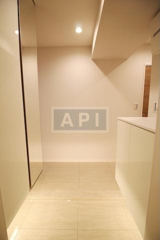  |  Interior photo 13