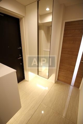  |  Interior photo 12